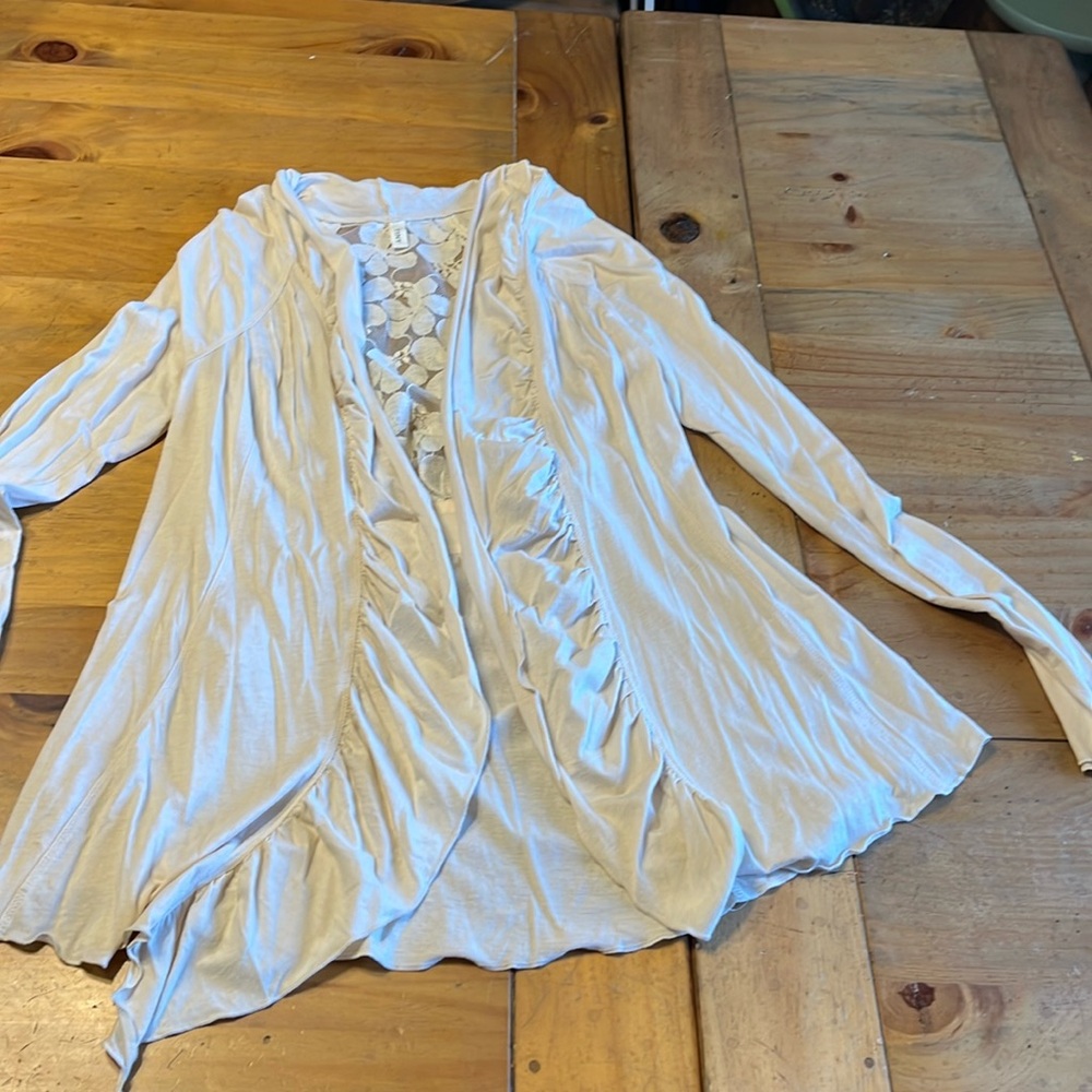 TINY lace cardigan🌞